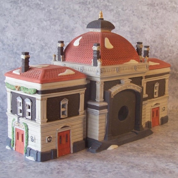1989 Victorian Station by Dept 56 Dickens village series - Picture 5 of 10